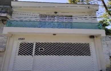 Imagem: A casa possui 3 Dormitórios, 2 Banheiros, 2 Vagas na garagem