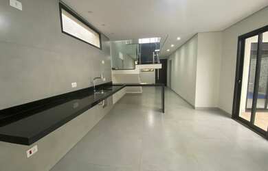 Imagem: A casa em condomínio possui 4 Dormitórios, 5 Banheiros, 4