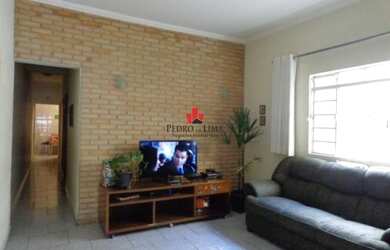 Imagem: A casa possui 3 Dormitórios, 3 Banheiros, 3 Vagas na garagem