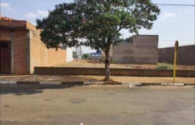 Imagem: O terreno possui 275m² de Área e está localizado em Santa