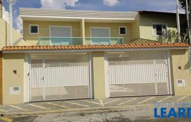 Imagem: A casa possui 3 Dormitórios, 4 Banheiros, 2 Vagas na garagem