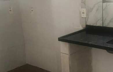 Imagem: A casa possui 1 Dormitório, 1 Banheiro, 1 Vaga na garagem e