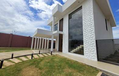 Imagem: A casa em condomínio possui 4 Dormitórios, 5 Banheiros, 2