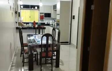 Imagem: A casa possui 4 Dormitórios, 4 Banheiros, 4 Vagas na garagem