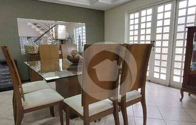 Imagem: A casa possui 3 Dormitórios, 3 Banheiros, 3 Vagas na garagem