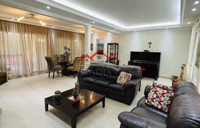 Imagem: A casa em condomínio possui 4 Dormitórios, 5 Banheiros, 4