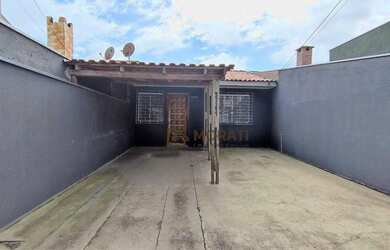 Imagem: A casa possui 2 Dormitórios, 1 Banheiro, 2 Vagas na garagem