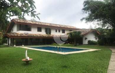 Imagem: A casa em condomínio possui 5 Dormitórios, 4 Banheiros, 5