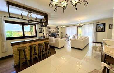 Imagem: A casa em condomínio possui 4 Dormitórios, 5 Banheiros, 4