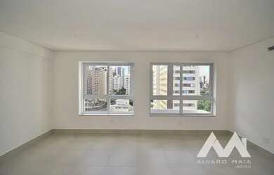 Imagem: O apartamento possui 1 Dormitório, 1 Banheiro, 1 Vaga na garagem