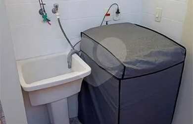 Imagem: A casa possui 3 Dormitórios, 1 Banheiro, 3 Vagas na garagem