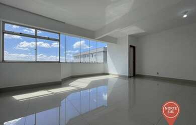 Imagem: O apartamento possui 4 Dormitórios, 1 Banheiro, 3 Vagas na