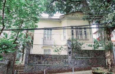 Imagem: A casa possui 5 Dormitórios, 4 Banheiros, 3 Vagas na garagem