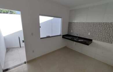 Imagem: A casa possui 2 Dormitórios, 1 Banheiro e 1 Vaga na garagem