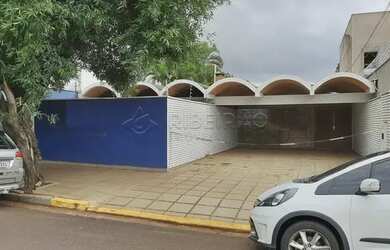 Imagem: O depósito possui 3 Vagas na garagem e 309m² de Área e está