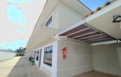 Imagem: A casa possui 3 Dormitórios, 2 Banheiros, 2 Vagas na garagem