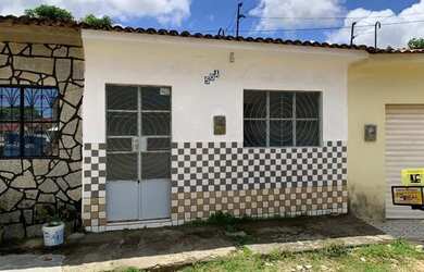 Imagem: A casa possui 2 Dormitórios, 1 Banheiro e está localizado