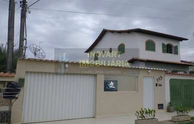 Imagem: A casa possui 3 Dormitórios, 1 Banheiro, 3 Vagas na garagem