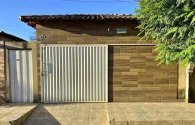 Imagem: A casa possui 2 Dormitórios, 1 Banheiro, 2 Vagas na garagem