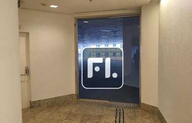 Imagem: O depósito possui 5 Vagas na garagem e 2198m² de Área e está