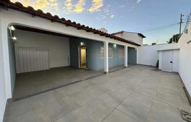 Imagem: A casa possui 4 Dormitórios, 3 Banheiros, 4 Vagas na garagem