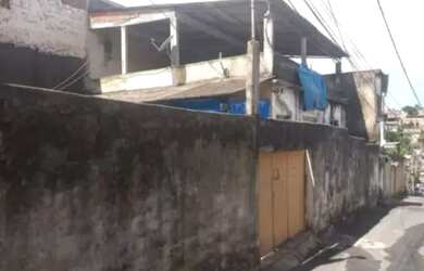 Imagem: A casa possui 3 Dormitórios, 1 Banheiro, 1 Vaga na garagem