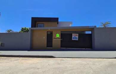 Imagem: A casa possui 3 Dormitórios, 3 Banheiros, 3 Vagas na garagem