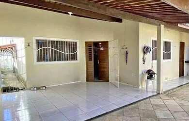 Imagem: A casa possui 3 Dormitórios, 2 Banheiros, 1 Vaga na garagem