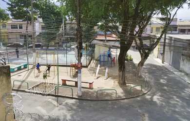 Imagem: A casa possui 5 Dormitórios, 3 Banheiros, 1 Vaga na garagem