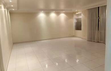 Imagem: A casa possui 5 Dormitórios, 5 Banheiros, 4 Vagas na garagem