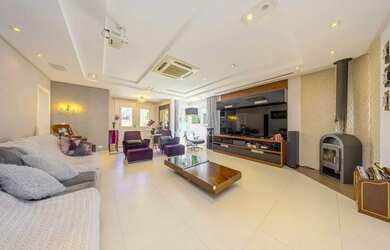 Imagem 3: EXCELENTE CASA EM CONDOMÍNIO COM 3 SUÍTES E 4 VAGAS NO CAMPO COMPRIDO