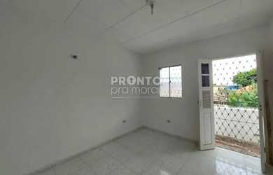 Imagem: A casa possui 3 Dormitórios, 2 Banheiros, 3 Vagas na garagem