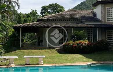 Imagem: A fazenda possui 800m² de Área, Churrasqueira e Piscina e