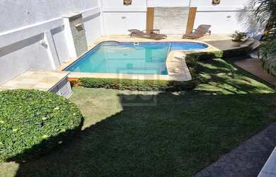 Imagem: A casa em condomínio possui 4 Dormitórios, 2 Banheiros, 3