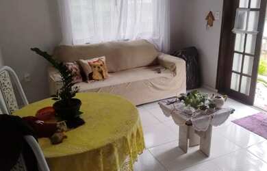 Imagem: A casa possui 2 Dormitórios, 2 Banheiros, 1 Vaga na garagem