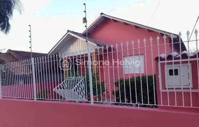 Imagem: A casa possui 2 Dormitórios, 1 Banheiro, 2 Vagas na garagem