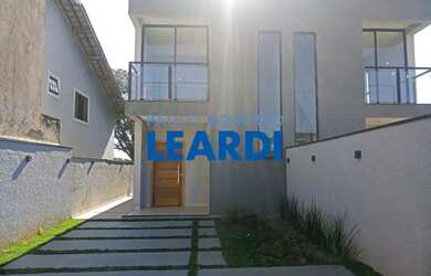 Imagem: A casa possui 3 Dormitórios, 3 Banheiros, 3 Vagas na garagem