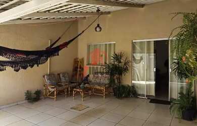 Imagem: A casa possui 2 Dormitórios, 2 Banheiros, 2 Vagas na garagem