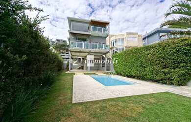 Imagem: A casa em condomínio à venda possui 4 Dormitórios, 4 Banheiros