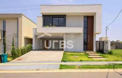 Imagem: A casa em condomínio possui 4 Dormitórios, 5 Banheiros, 2