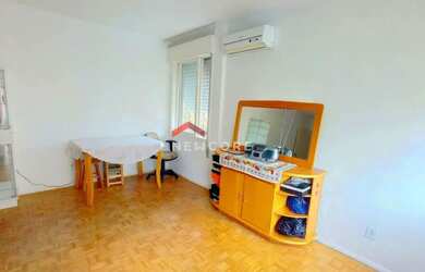 Imagem: O apartamento possui 1 Dormitório, 1 Banheiro, 1 Vaga na garagem