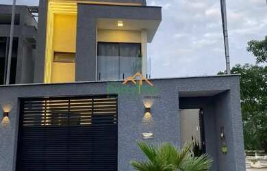 Imagem: A casa possui 3 Dormitórios, 3 Banheiros, 2 Vagas na garagem