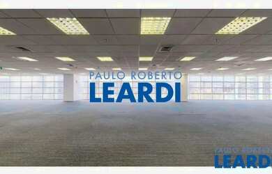 Imagem: O depósito possui 5 Vagas na garagem e 562m² de Área e está