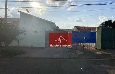 Imagem: A casa possui 2 Dormitórios, 2 Banheiros, 4 Vagas na garagem