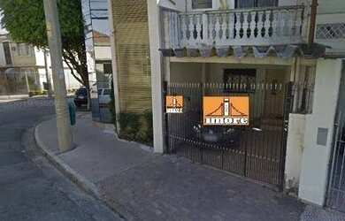 Imagem: A casa possui 3 Dormitórios, 1 Banheiro, 2 Vagas na garagem