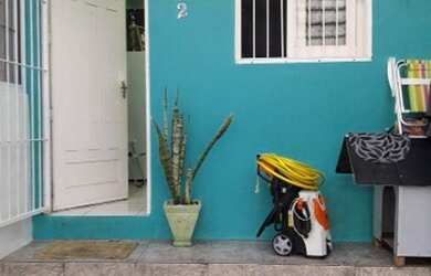 Imagem: A casa possui 2 Dormitórios, 1 Banheiro, 1 Vaga na garagem