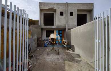 Imagem: A casa possui 2 Dormitórios, 1 Banheiro, 2 Vagas na garagem