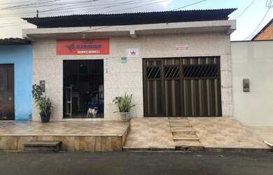 Imagem: A casa possui 2 Dormitórios, 1 Banheiro, 2 Vagas na garagem