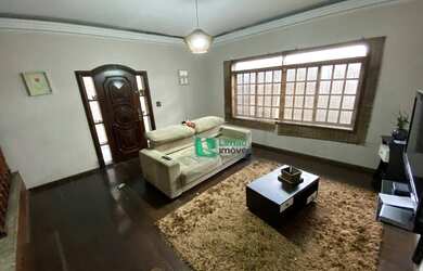 Imagem: A casa possui 3 Dormitórios, 5 Banheiros, 5 Vagas na garagem