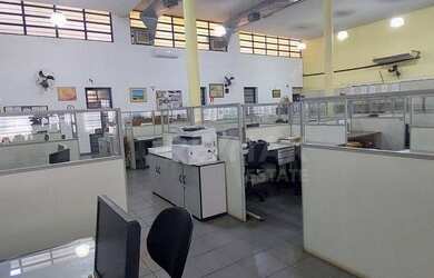 Imagem: O depósito possui 637m² de Área e está localizado em Campos